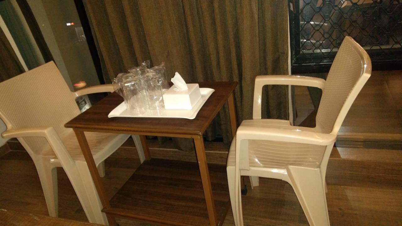 Hotel Maratha Residency Ratnāgiri Exteriör bild